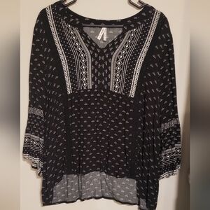 Black and White Patterned Women's Top
